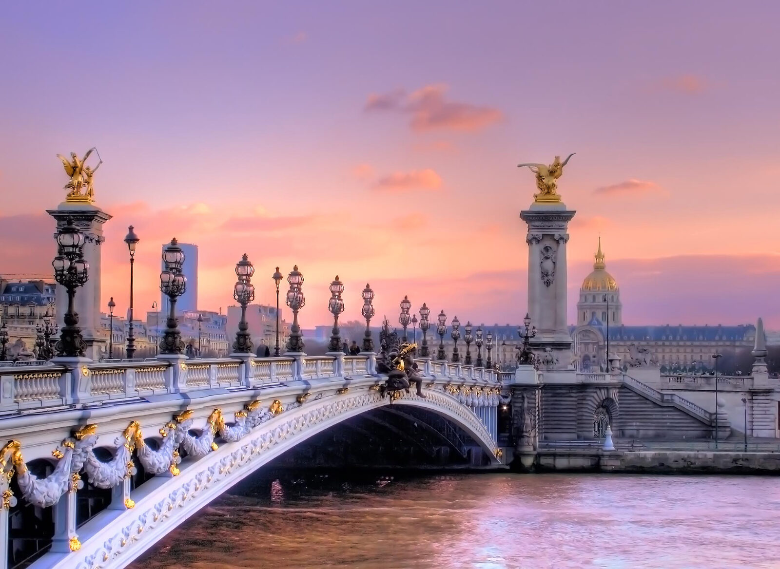 Pont Alexandre III, Paris — cadre des massages à domicile